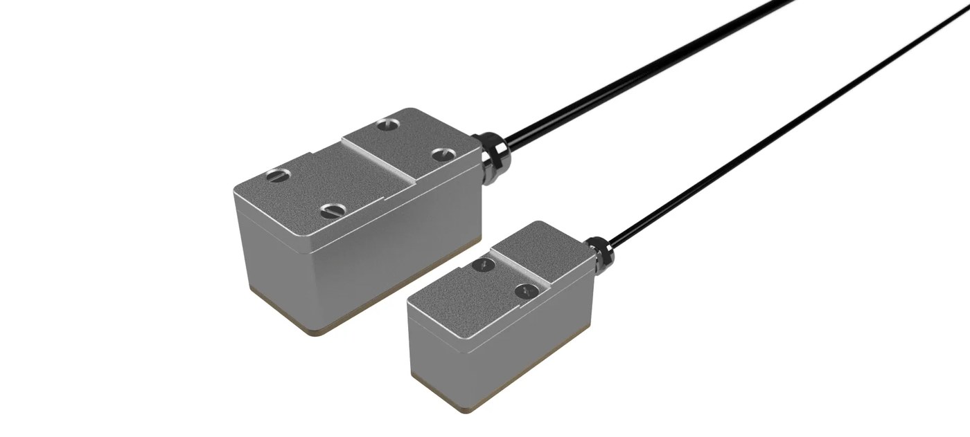 Pair of clamp-on ultrasonic transducers supplied with the METRI Ultra ProLite